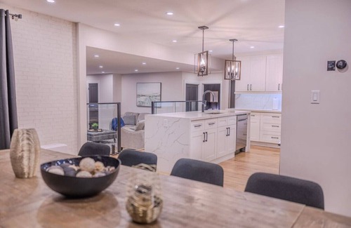Oro-Medonte House | 6-Bedroom Modern Escape in Horseshoe-Pool+Hot tub