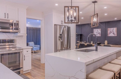 Oro-Medonte House | 6-Bedroom Modern Escape in Horseshoe-Pool+Hot tub
