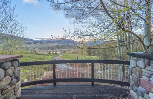 Silverthorne House | 6-bedroom vacation home 19 minutes from Keystone Ski Resort