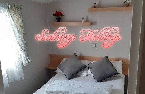 Clacton-on-Sea House | 6 Berth 3 Bedroom Willerby Caravan