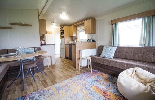 Hopton House | 6 berth caravan for hire at Broadland Sands in Suffolk ref 20077BS