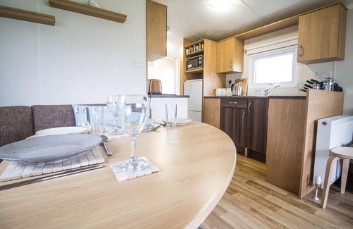 Hopton House | 6 berth caravan for hire at Broadland Sands in Suffolk ref 20077BS