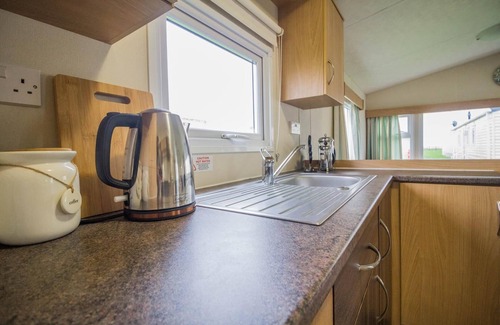 Hopton House | 6 berth caravan for hire at Broadland Sands in Suffolk ref 20077BS
