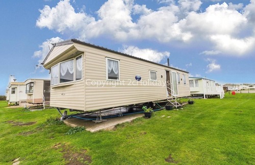 Clacton-on-Sea House | 6 berth caravan to hire at St Osyth Beach Holiday Park in Essex ref 28015D