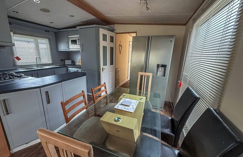 Clacton-on-Sea House | 6 berth caravan for hire at Seawick Holiday Park in Clacton-on-Sea ref 27049SW