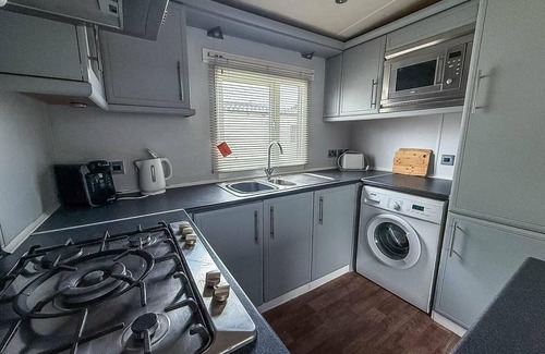 Clacton-on-Sea House | 6 berth caravan for hire at Seawick Holiday Park in Clacton-on-Sea ref 27049SW