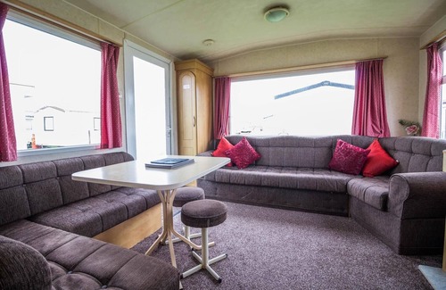 Clacton-on-Sea House | 6 berth caravan for hire at Martello Beach Holiday Park in Essex ref 29017Y
