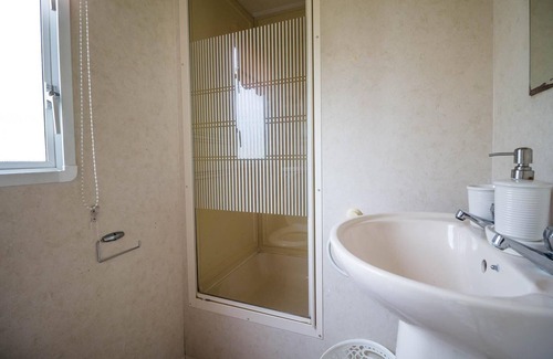Clacton-on-Sea House | 6 berth caravan for hire at Martello Beach Holiday Park in Essex ref 29017Y
