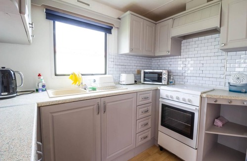 Clacton-on-Sea House | 6 berth caravan for hire with free WiFi at St Osyths Holiday Park ref 28012FV