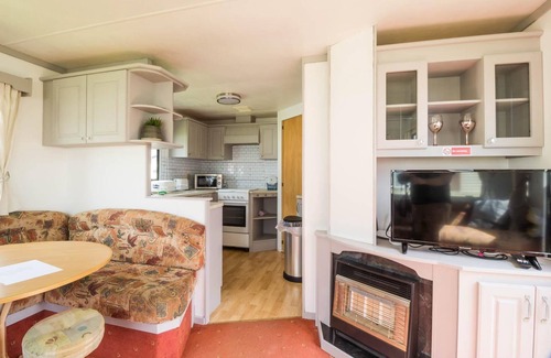 Clacton-on-Sea House | 6 berth caravan for hire with free WiFi at St Osyths Holiday Park ref 28012FV