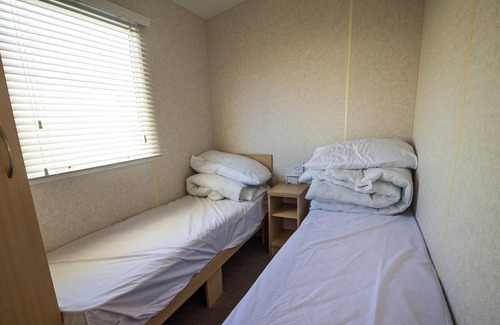 Clacton-on-Sea House | 6 berth caravan with decking at Martello Beach Holiday Park in Essex ref 29016Y
