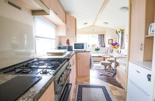 Clacton-on-Sea House | 6 berth caravan for hire at Valley Farm Holiday Park in Essex ref 46055V
