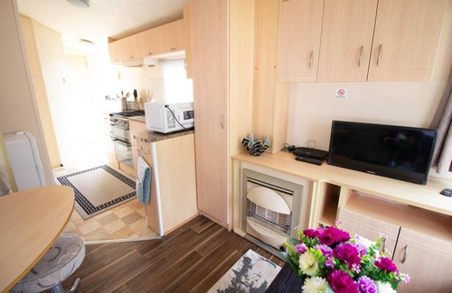 Clacton-on-Sea House | 6 berth caravan for hire at Valley Farm Holiday Park in Essex ref 46055V