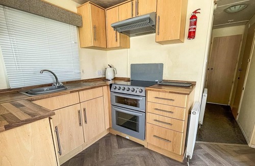 Clacton-on-Sea House | 6 berth caravan for hire at Valley Farm Holiday Park in Essex ref 46359V