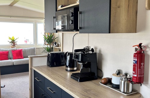Clacton-on-Sea House | 6 Berth Caravan Holiday St Osyth Clacton-on-sea by Verb Holidays