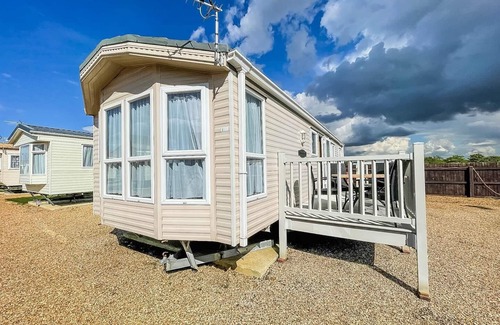 Hunstanton House | 6 berth caravan nearby Hunstanton beach front in Norfolk ref 13019L