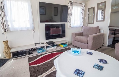 Felixstowe House | 6 berth caravan with decking and WiFi at Suffolk Sands Holiday Park ref 45082C