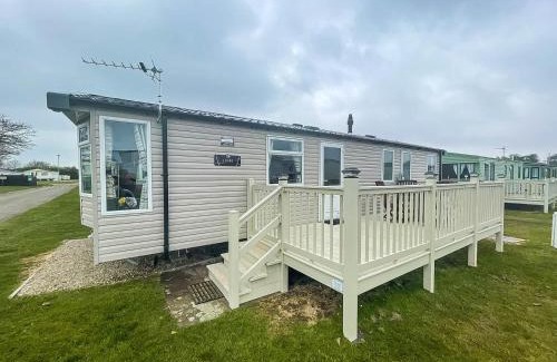 Louth Other | 6 Berth Caravan With Decking At Sunnydale Holiday Park Ref 35243Kg