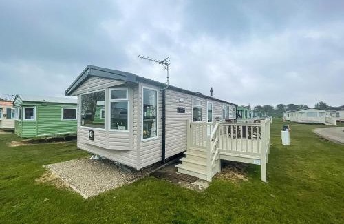 Louth Other | 6 Berth Caravan With Decking At Sunnydale Holiday Park Ref 35243Kg