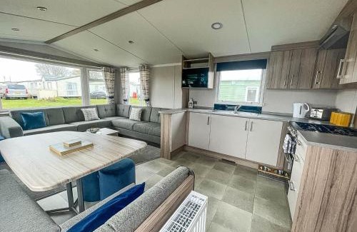 Louth Other | 6 Berth Caravan With Decking At Sunnydale Holiday Park Ref 35243Kg