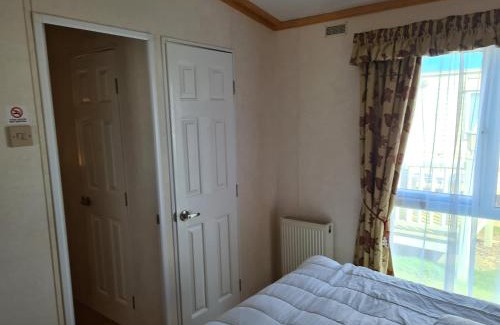 Ingoldmells Apartment | 6 Berth central heated on The Chase Roxburgh FREE WIFI