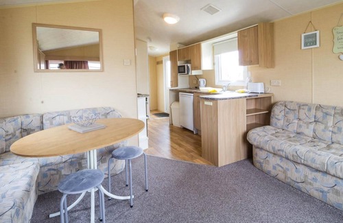Clacton-on-Sea House | 6 berth dog friendly caravan for hire at Martello Beach Holiday Park ref 29096a