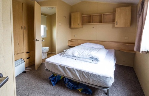 Clacton-on-Sea House | 6 berth dog friendly caravan for hire at Martello Beach Holiday Park ref 29096a