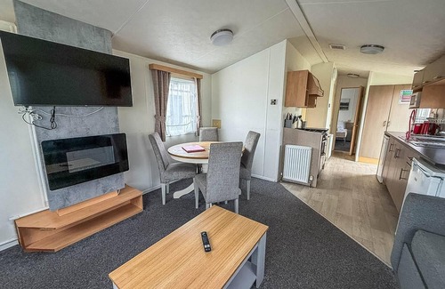 Clacton-on-Sea House | 6 berth staycation caravan nearby Clacton-on-Sea in Essex ref 26254E