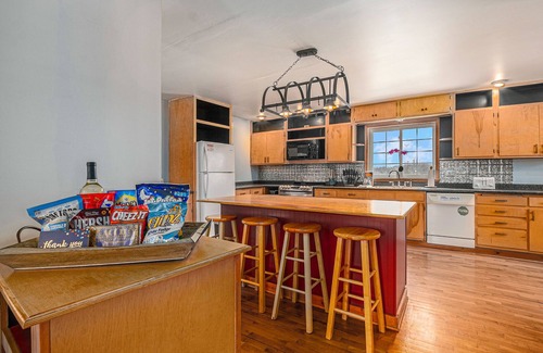 Ludington Other | 6 BR, 3.5 BA Farmhouse located amidst rolling hills of Orchards. Sleeps 16!