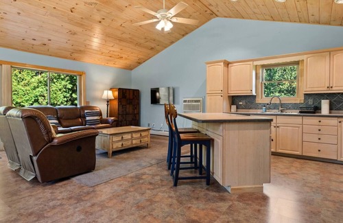 Lanesborough House | 6-BR Berkshires Estate w Pool