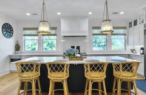 Isle of Palms House | 6 BR Home w/Pool Close to Ocean | Chef's Kitchen