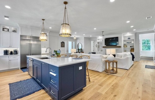 Isle of Palms House | 6 BR Home w/Pool Close to Ocean | Chef's Kitchen