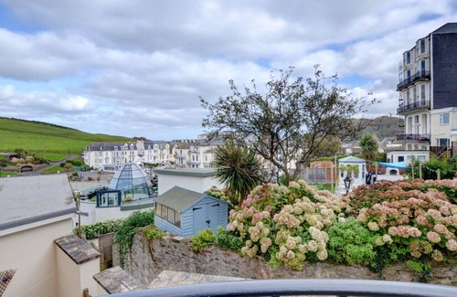 Hele Apartment | 6 Cove View - Three Bedroom Apartment, Sleeps 5