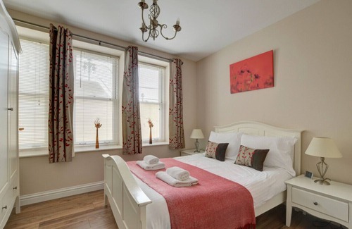Hele Apartment | 6 Cove View - Three Bedroom Apartment, Sleeps 5