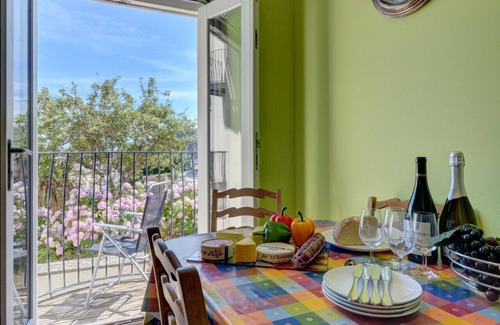 Hele Apartment | 6 Cove View - Three Bedroom Apartment, Sleeps 5