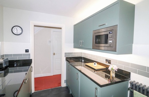 Bamford Cottage | 6 FIDLERS CLOSE, with open fire in Bamford
