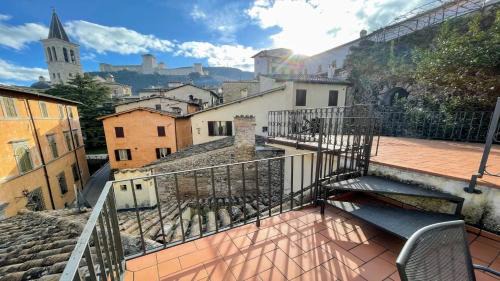 Spoleto Apartment | 6 guests apt with terrace in pedestrian historic centre of Spoleto