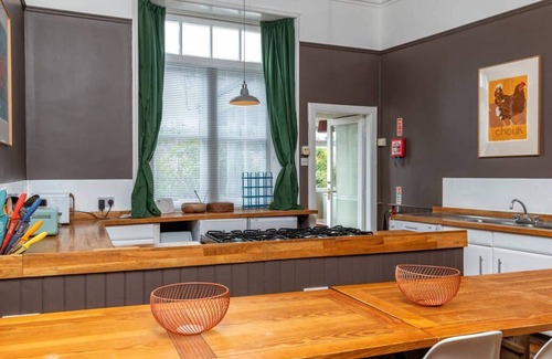 St. Andrews Cottage | 6 Howard Place - a townhouse that sleeps 14 guests in 7 bedrooms