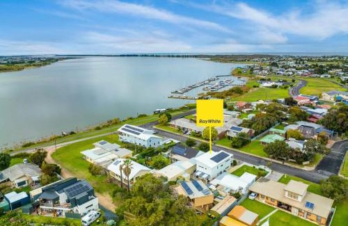 Goolwa House | 6 Kingdon Place, Goolwa