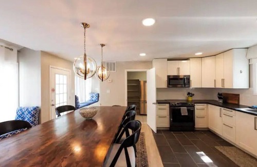 Fourth Ward House | 6 Kings Mega House in Uptown Charlotte