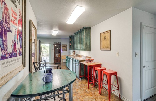 Granbury Apartment | 6 Mi to Granbury City Beach Park: Apt w/Veranda!