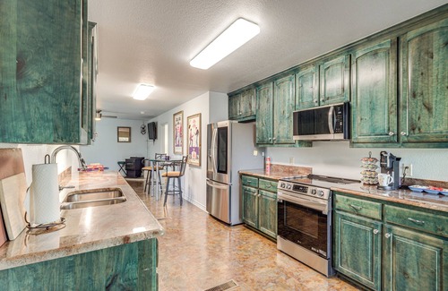Granbury Apartment | 6 Mi to Granbury City Beach Park: Apt w/Veranda!