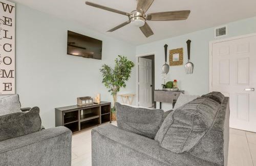 Echo Lake Apartment | 6 Mi to Riviera Beach WPB Retreat with Pool Access!