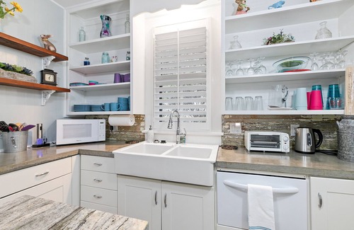 Fredericksburg House | .6 miles to Marktplatz, 3 minute drive, walkable.