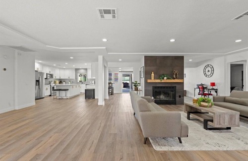 Enterprise House | 6 Mins from Strip/Airport! RVParking! Pool/Pickleball! FamiliesWelcomed!