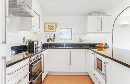 Burgh Island Cottage | 6 OCEAN'S EDGE, family friendly, with pool in Thurlestone
