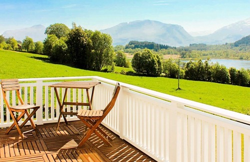 Averoy House | 6 person holiday home in AVERØY