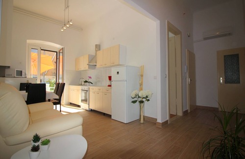 City Center Apartment | 6 persons, sea view, directly by the sea, old town