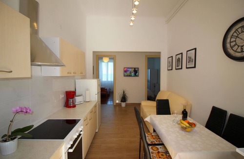 City Center Apartment | 6 persons, sea view, directly by the sea, old town