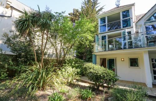 Sandbanks House | 6 Red Sails